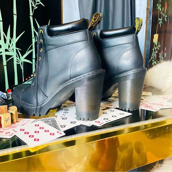 ♥️ Dr. Martens Averil Black Leather Heeled
Platform Boot Women Sz 8 Chunky - Picture 9 of 16